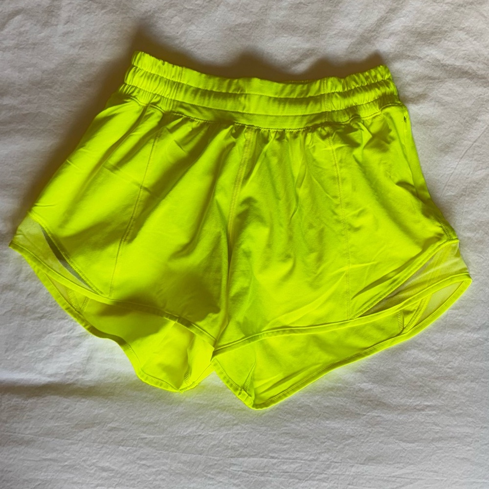 Lululemon Hotty Hot Shorts Hightlight Yellow Sz 2; 4 in